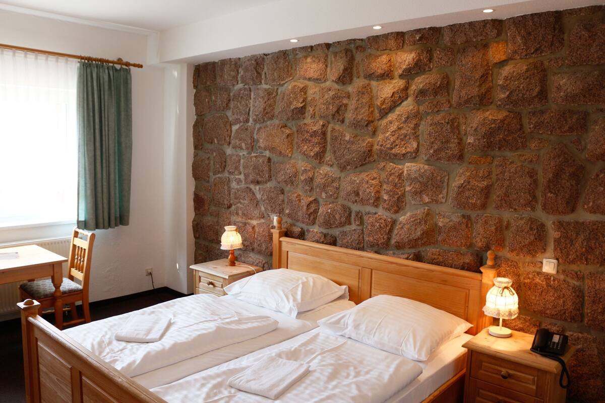 Signature Double Room (Kleiner Lugstein) | Living area | Flat-screen TV, table tennis