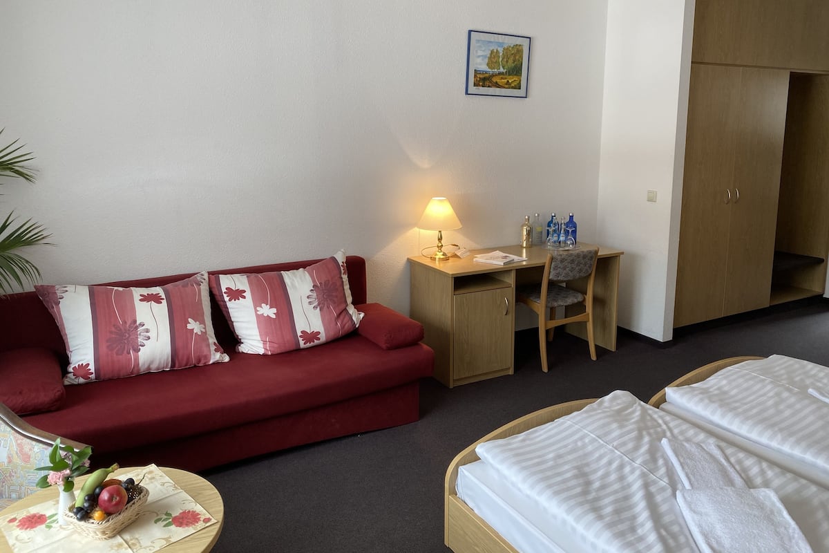 Quadruple Room (Lugstein) | Desk, cribs (free), rollaway beds (surcharge), WiFi (free)