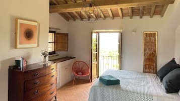 6 bedrooms, iron/ironing board, travel cot, free WiFi