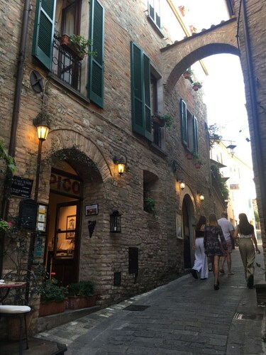 Perfect country villa for 12, stunning private infinity pool, superb views, 