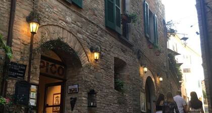 Perfect country villa for 12, stunning private infinity pool, superb views,