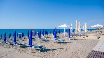 Una spiaggia nelle vicinanze