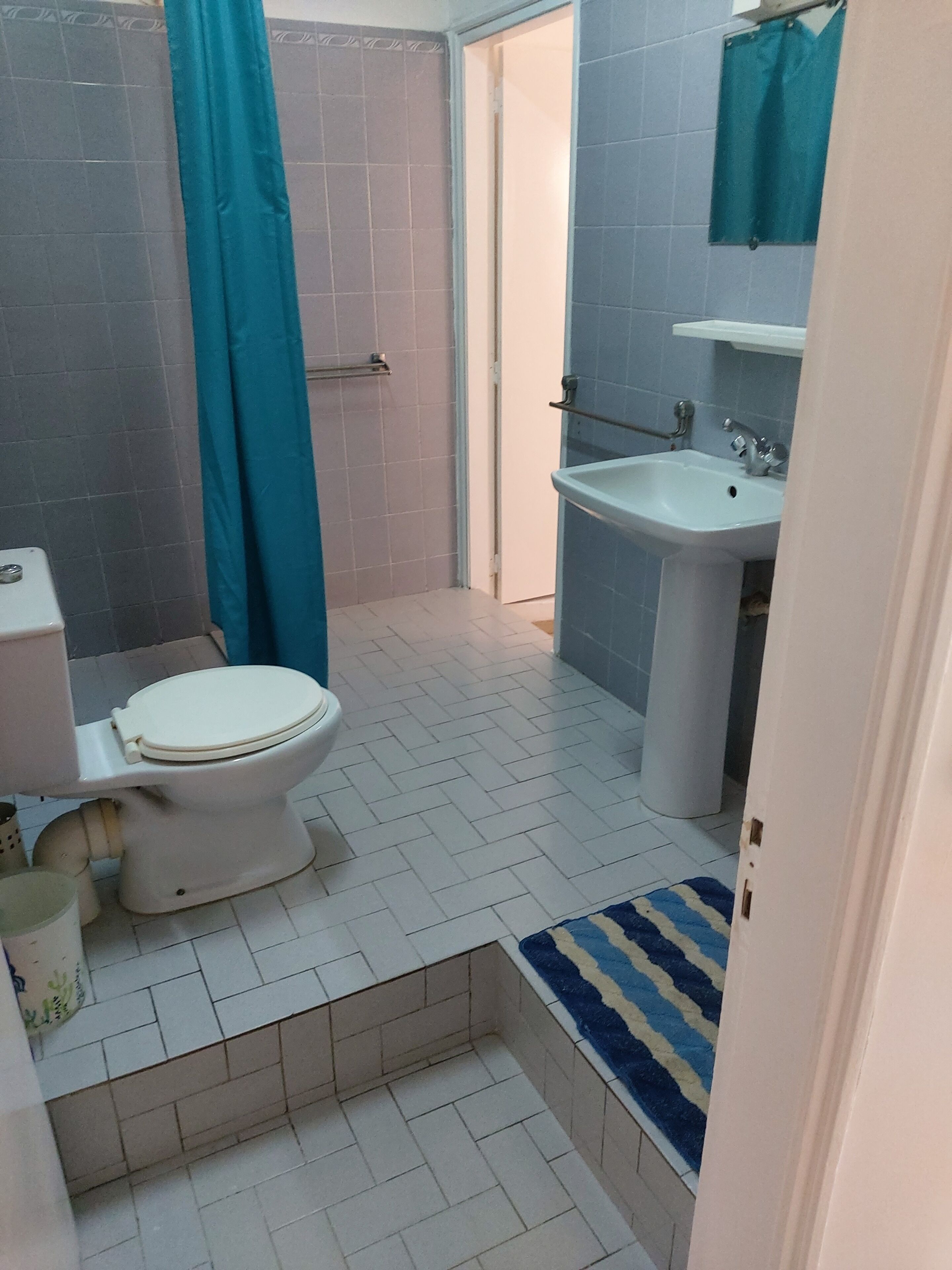 Hair dryer, towels