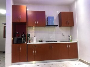 Microwave, coffee/tea maker, cookware/dishes/utensils - F2 UDDERS AT MAYAA (Ngor)