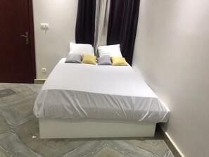 1 Schlafzimmer, Bügeleisen/Bügelbrett, Bettwäsche