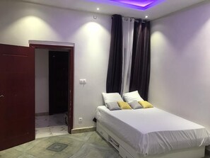 1 Schlafzimmer, Bügeleisen/Bügelbrett, Bettwäsche