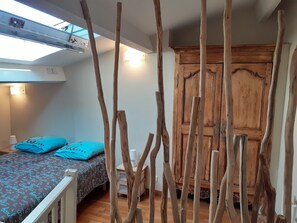 2 slaapkamers, een strijkplank/strijkijzer, reisbedje, wifi