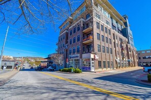 Exterior - The Lux - Condo on Dickson St - Walk to UofA (Fayetteville)
