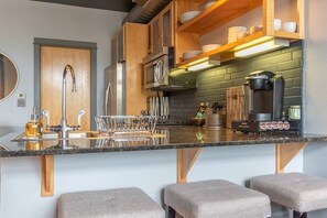 Fridge, microwave, oven, stovetop - The Lux - Condo on Dickson St - Walk to UofA (Fayetteville)