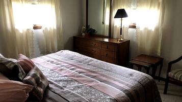 3 bedrooms, desk, travel crib, free WiFi