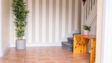 House | 3 bedrooms, iron/ironing board, free WiFi, bed sheets