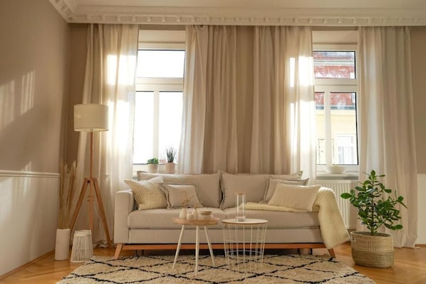 Exclusive Apartment (TOP 7) | Living room | TV