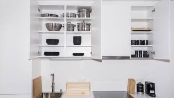 Economy-Studio (TOP 1) | Eigene Kochnische | Kühlschrank, Ofen, Herdplatte, Geschirrspüler