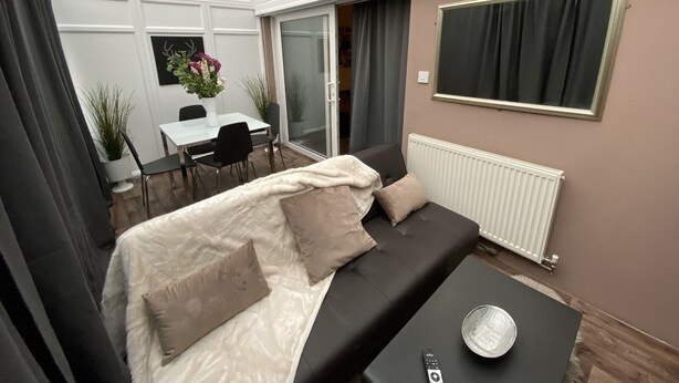 Unclassified image, 1 of 45, button - 3 Bed House (Birmingham)