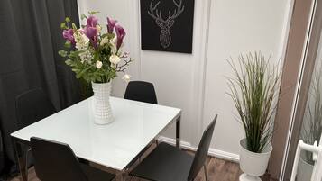 House | In-room dining