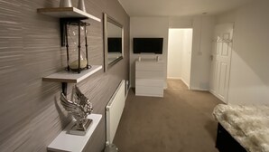 Unclassified image, 4 of 45, button - 3 Bed House (Birmingham)