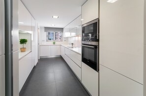 Fridge, microwave, oven, stovetop