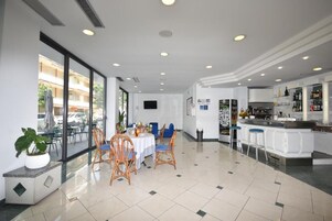 Breakfast, lunch, dinner served; Regional cuisine 