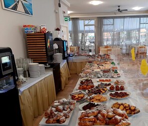 Free daily continental breakfast - Lively Hotel (Bellaria-Igea Marina)