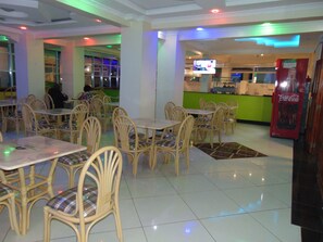 Breakfast, lunch, dinner served; local and international cuisine  - Upperhill View Hotel (Eldoret)