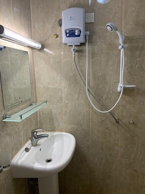 Shower, free toiletries, towels