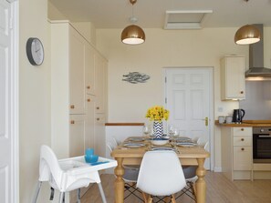 Dining - 3 bedroom accommodation in Whitby (Whitby)