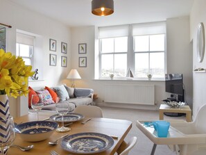 Living area - 3 bedroom accommodation in Whitby (Whitby)