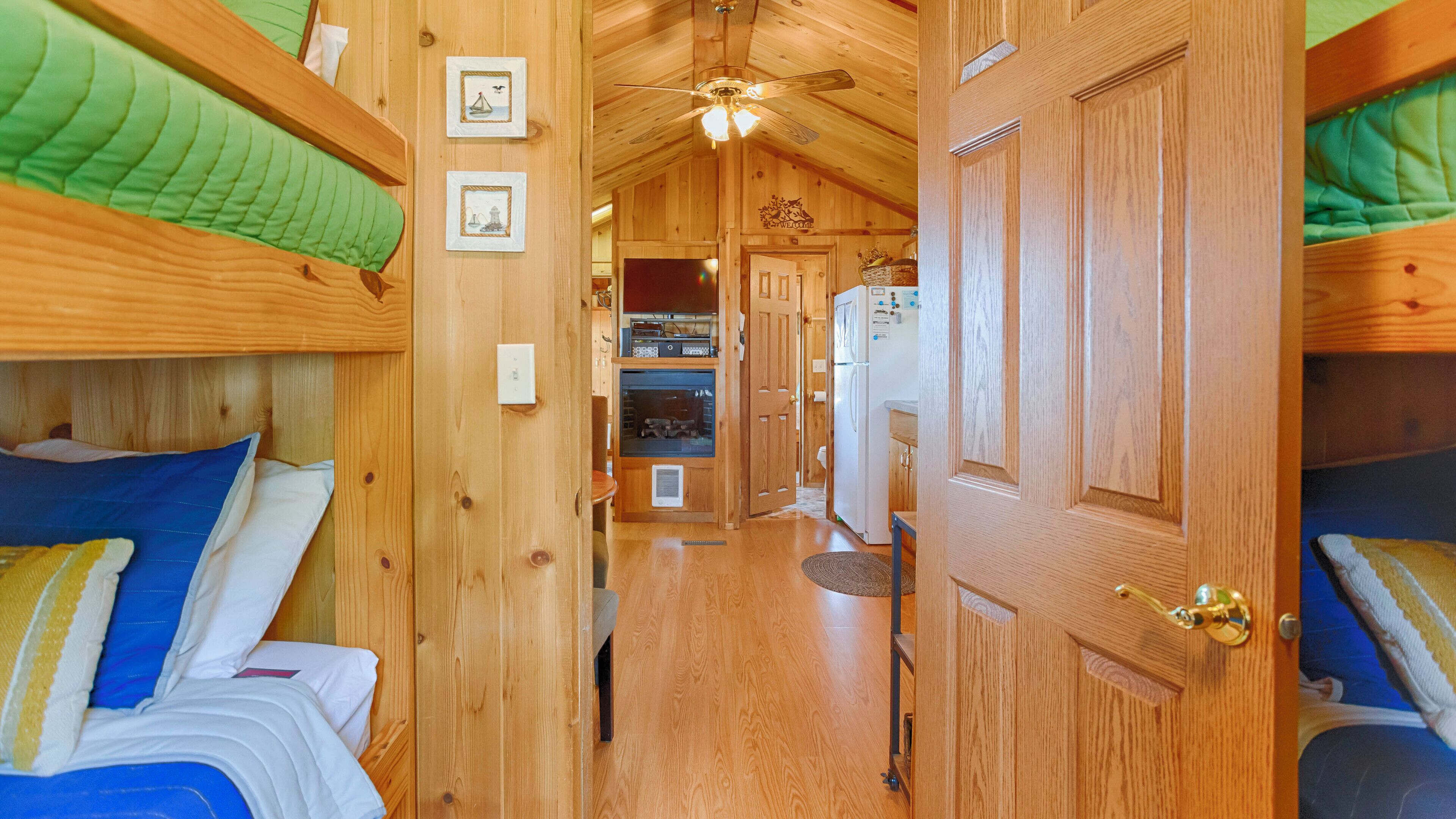 2 soverom, strykejern/-brett, internettilgang og sengetøy