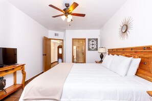 6 bedrooms, in-room safe, desk, iron/ironing board