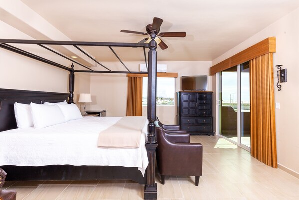 6 chambres, coffres-forts dans les chambres, bureau