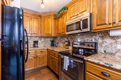 6BD/5Bath Luxury Home By Sandy Beach!🏖☀️