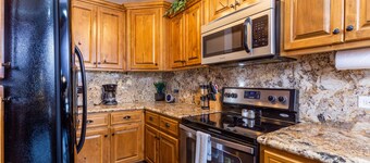 6BD/5Bath Luxury Home By Sandy Beach!🏖☀️