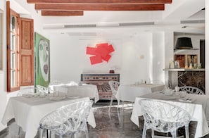Food-Court