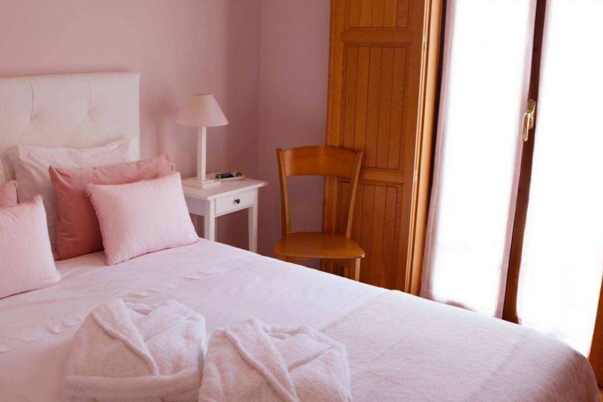 Standard Double Room (w/external private bathroom) | Free cots/infant beds, free WiFi, bed sheets