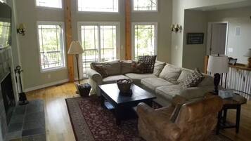 Smart-TV, Kamin, Videospiele, DVD-Player