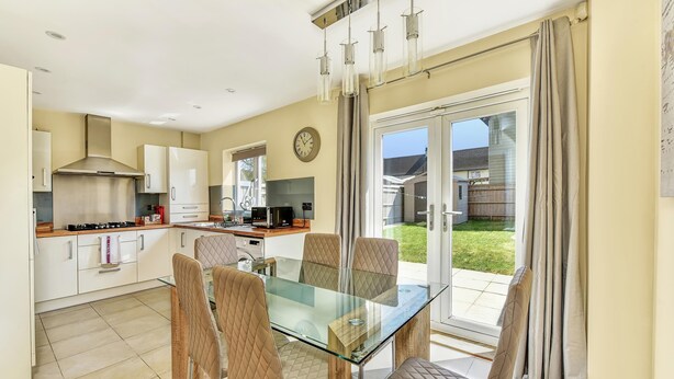Unclassified image, 1 of 183, button - London Heathrow Living Holywell Serviced Houses (Staines)