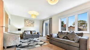 Unclassified image, 2 of 183, button - London Heathrow Living Holywell Serviced Houses (Staines)