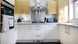 Unclassified image, 5 of 183, button - London Heathrow Living Holywell Serviced Houses (Staines)