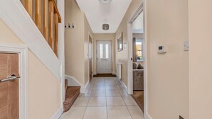 Unclassified image, 4 of 183, button - London Heathrow Living Holywell Serviced Houses (Staines)