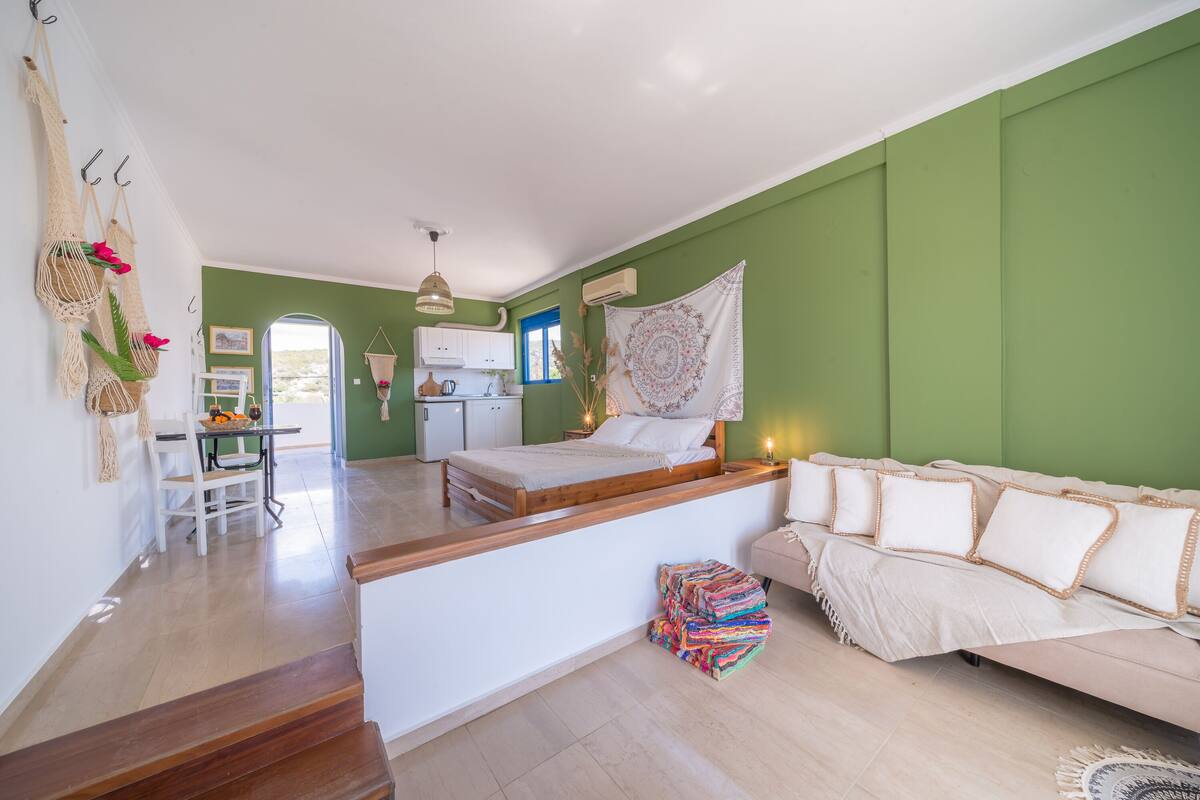 Studio (2 Adults) | Luxe beddengoed, een kluis op de kamer, een strijkplank/strijkijzer