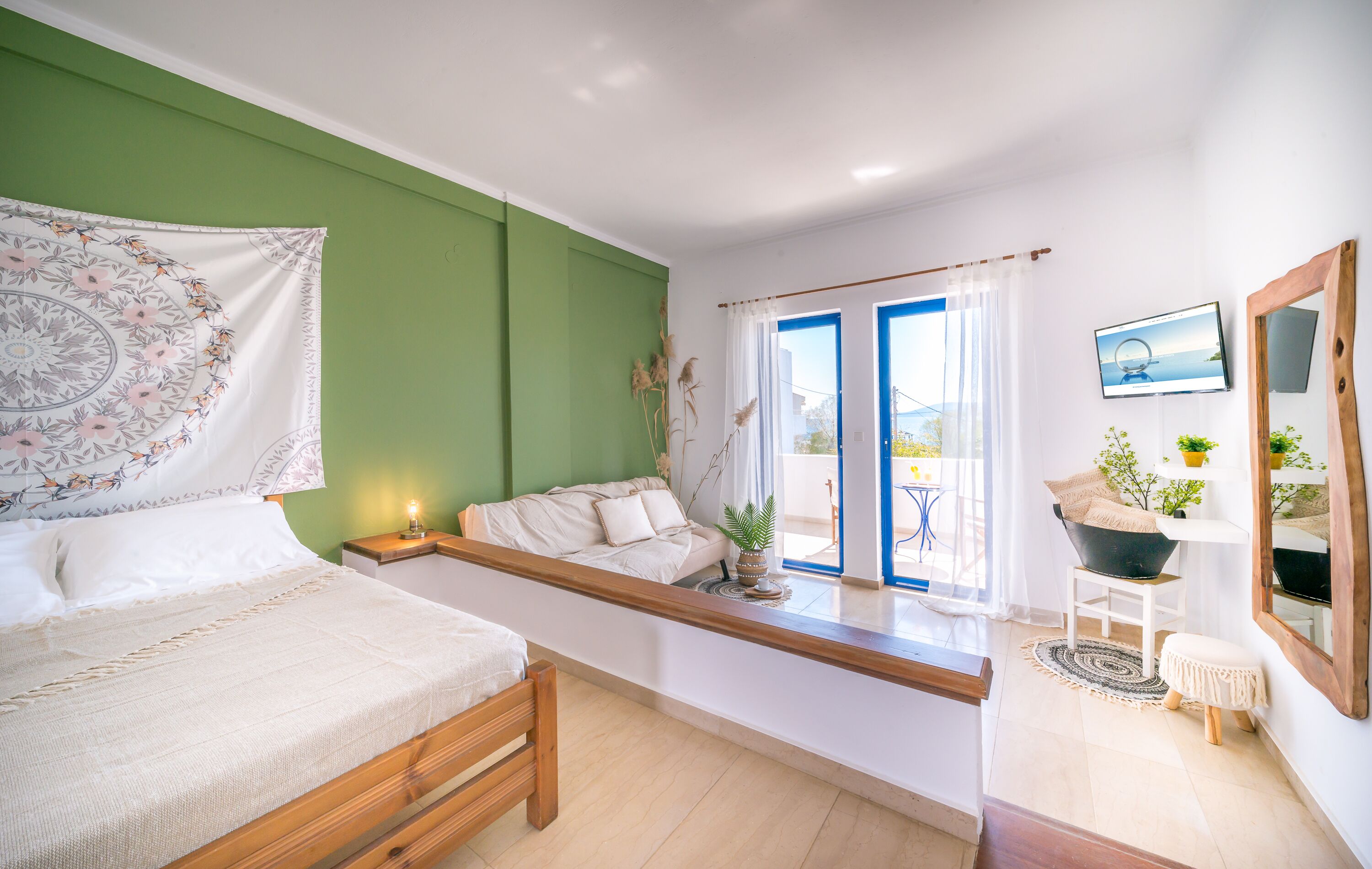 Studio (2 Adults) | Living area | 32-inch flat-screen TV with digital channels, TV