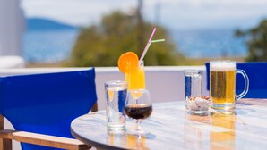Bar en bord de piscine