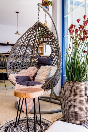 Coin salon dans le hall