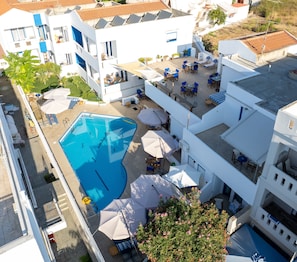 Piscine extérieure (ouverte en saison)