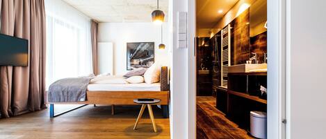 1 dormitorio, minibar, caja fuerte y decoración individual