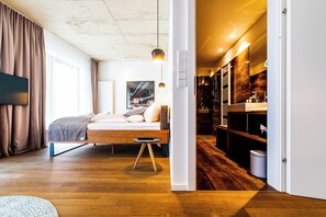 Minibar, in-room safe, individually decorated, laptop workspace - Blackhome Graz (Graz)