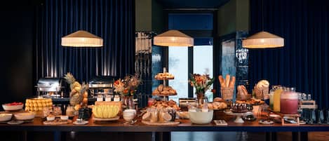 Desayuno buffet (EUR 15 por persona)