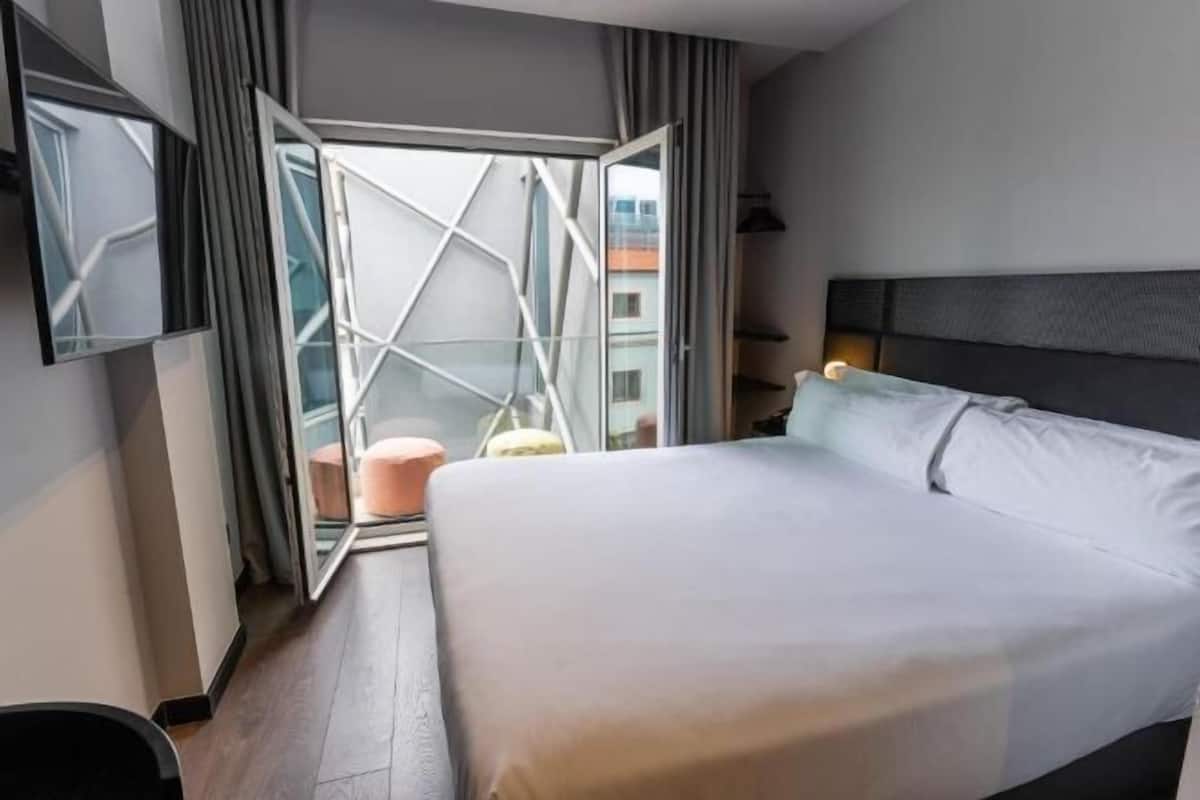 In-room safe, desk, blackout curtains, soundproofing