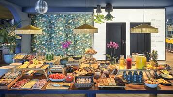 Svédasztalos reggeli mindennap (fejenként EUR 15 áron)