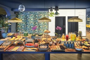 Daily buffet breakfast (EUR 15 per person)